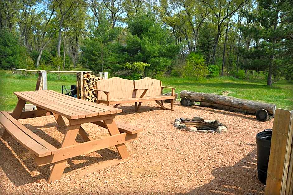 Adams Inn and Suites