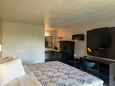 1 King Bed | Non-Smoking, Wet Bar