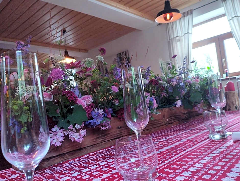 Hostinec pod úbočou