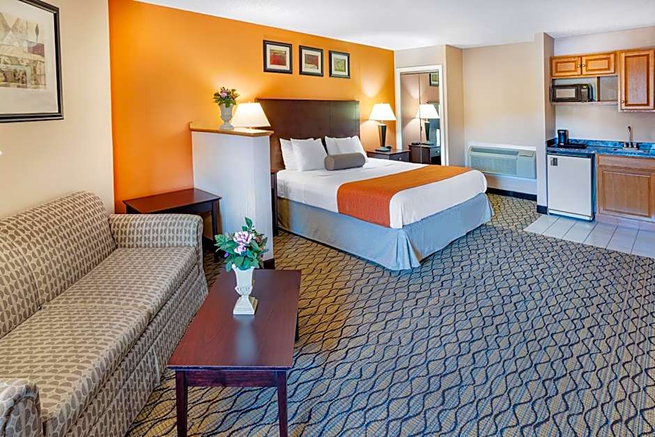Howard Johnson by Wyndham Lenox