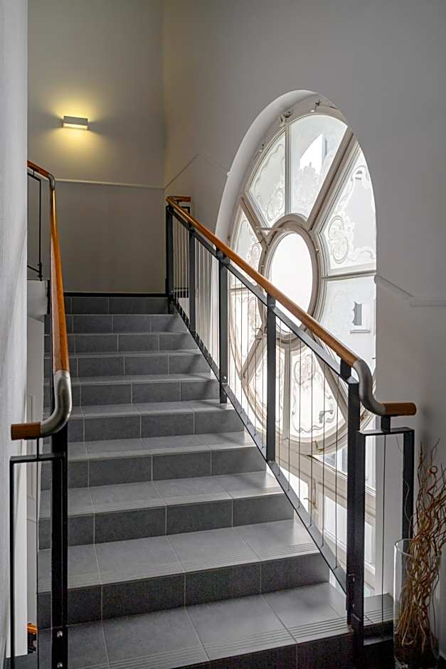 12 Revay Hotel