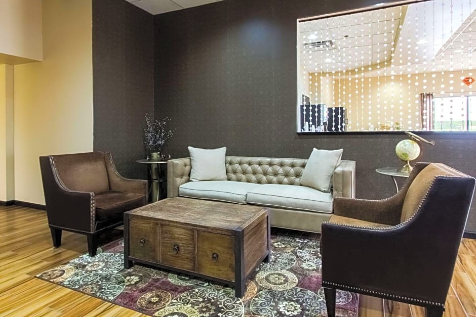 Quality Inn & Suites Moline - Quad Cities