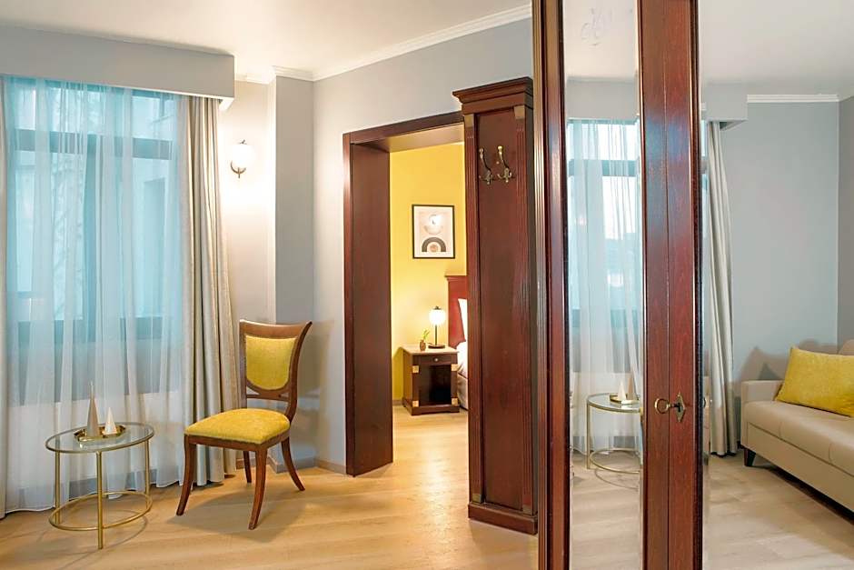 Zeus Essence Bucharest Venezia