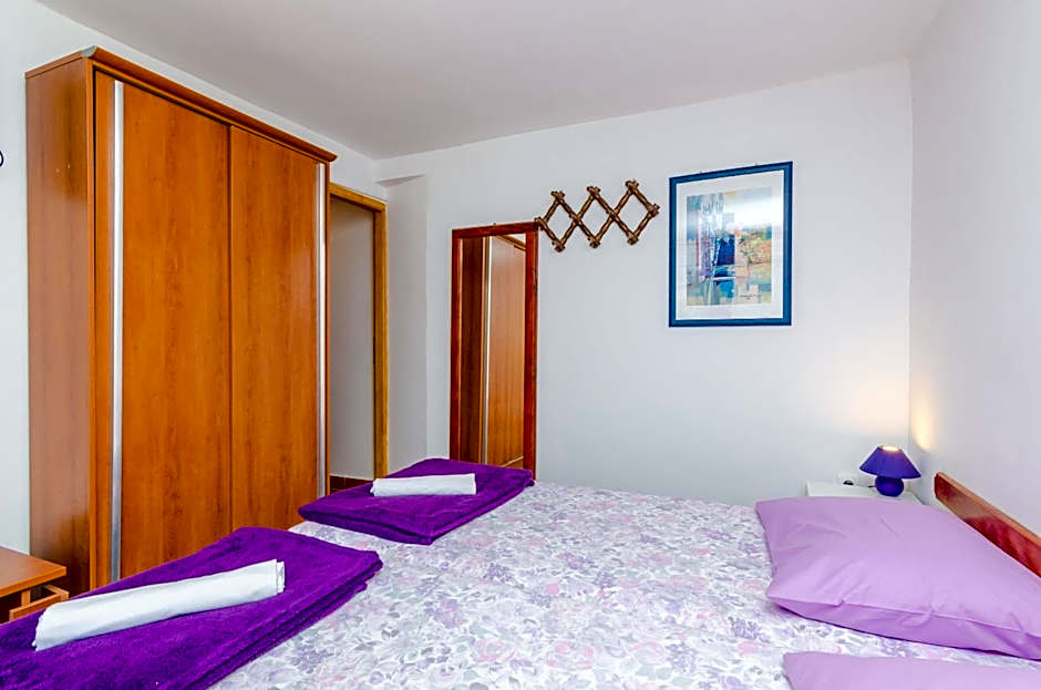 Apartments & Rooms Mihajica