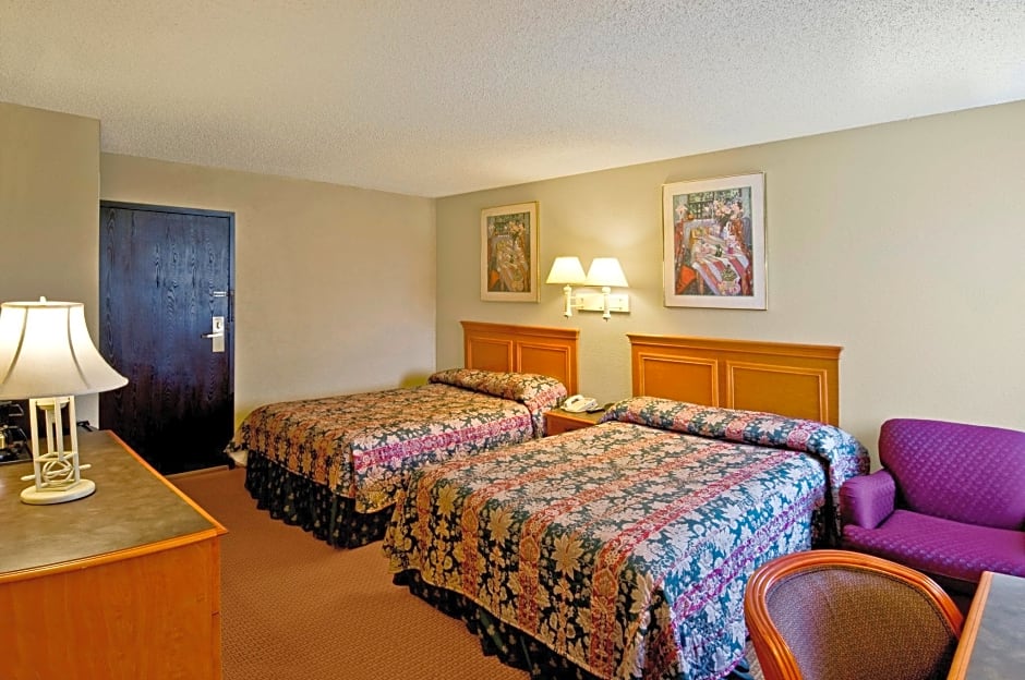 Americas Best Value Inn & Suites Hesston
