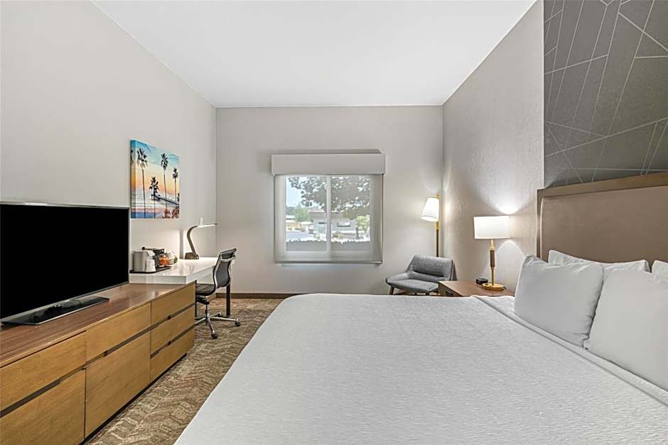 Best Western Valencia/Six Flags Inn & Suites