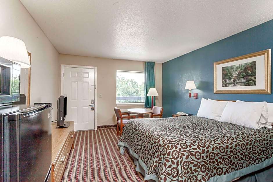 Days Inn By Wyndham Nashville North/Opryland Area