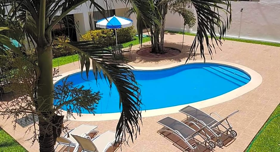 Hotel Holly