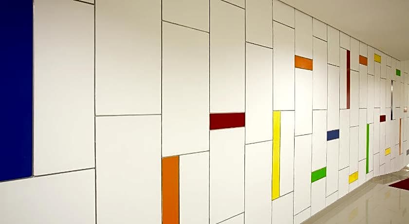 Amaris Hotel Season City