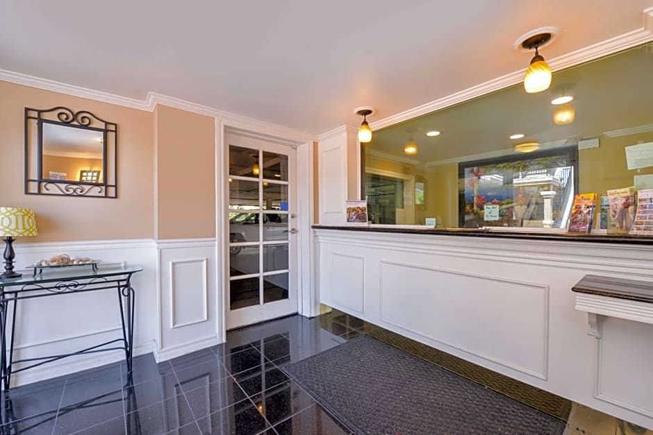 Laguna Inn and Suites