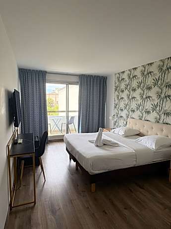 Quadruple Room with Balcony