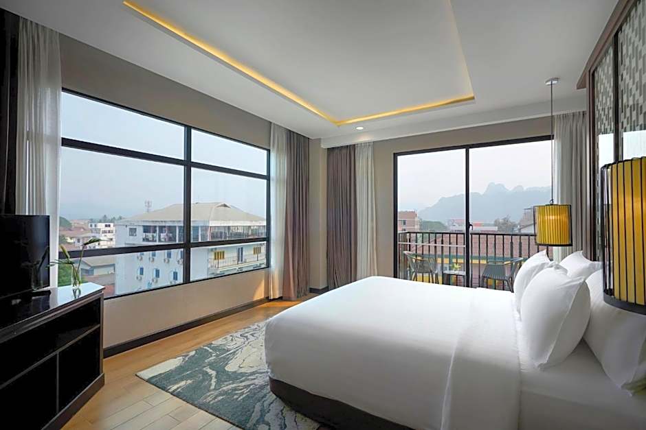 Photo 1 of 11 of Deluxe 1 King Bed