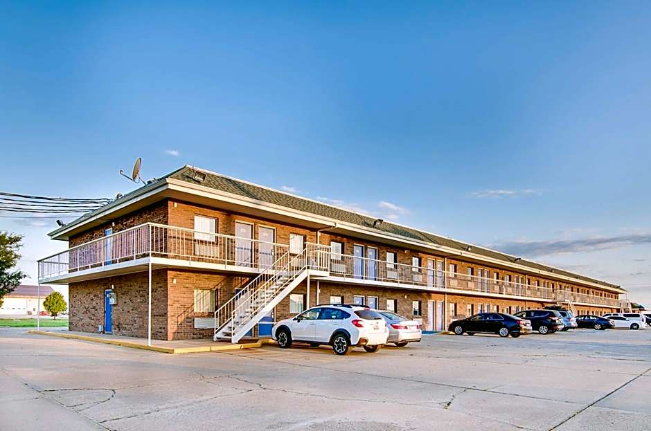 Motel 6-Salina, KS