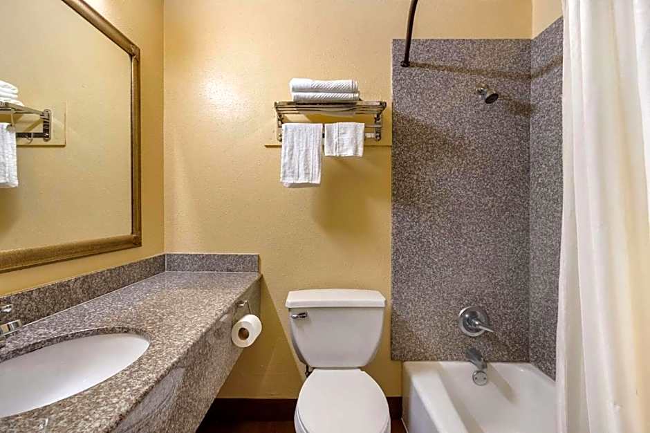Relax Inn & Suites