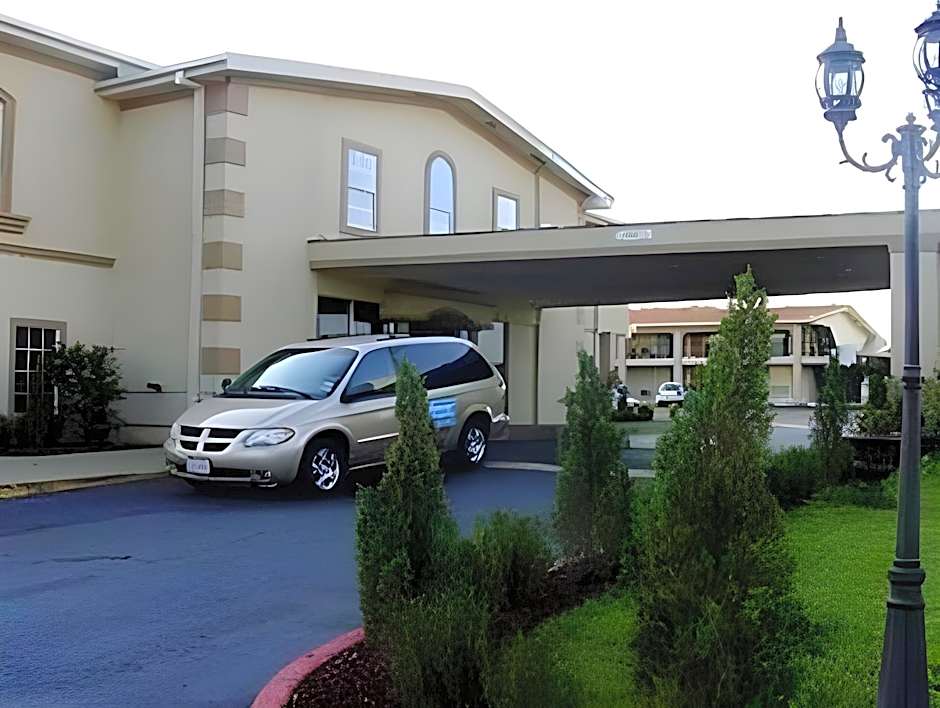 R Nite Star Inn and Suites -Home of the Cowboys & Rangers