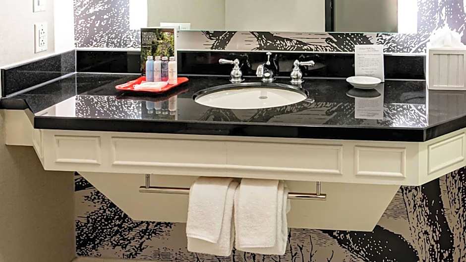 Williamsburg Lodge, Autograph Collection by Marriott