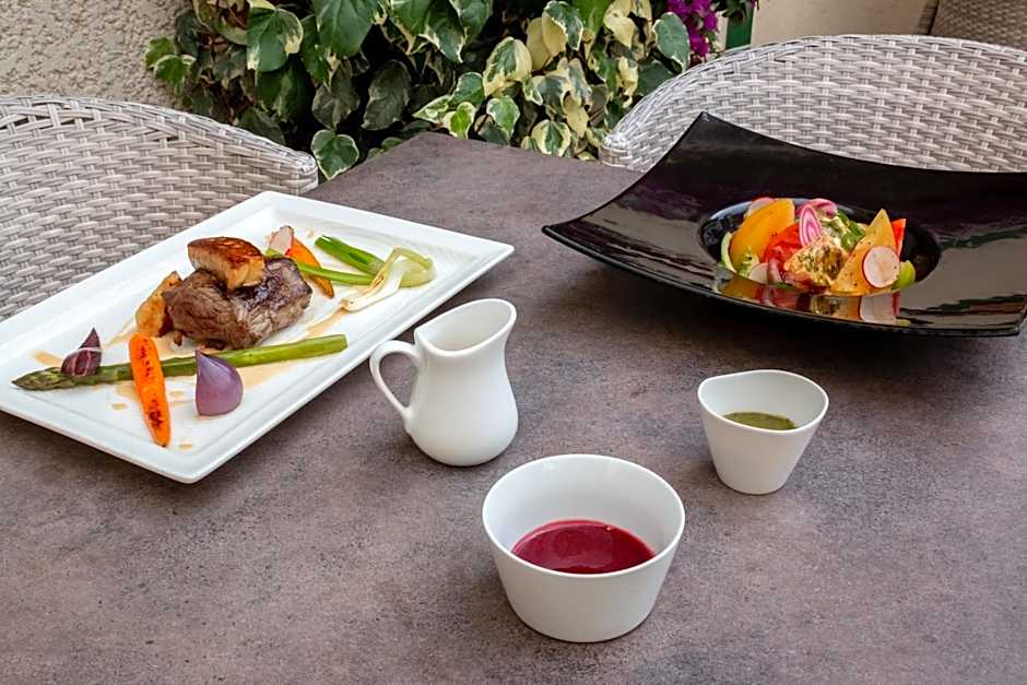 Logis Hôtel Les II Mas - Perpignan Sud