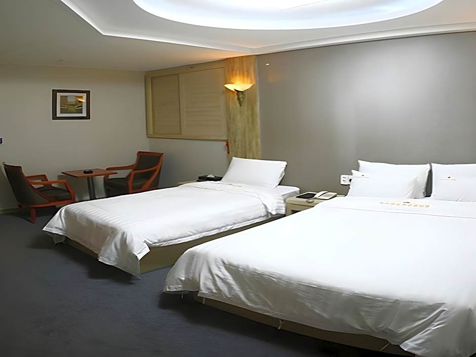 Metro Pol Tourist Hotel