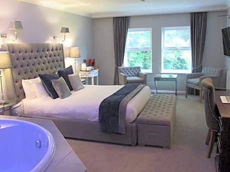 Deluxe Double Room with Jetted Tub - Non-Smoking