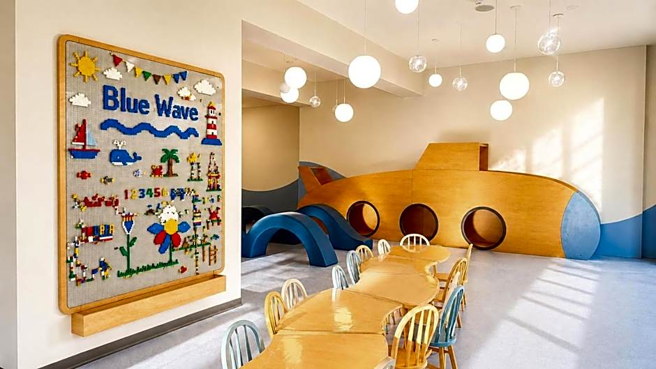 Blue Wave Suite Hotel