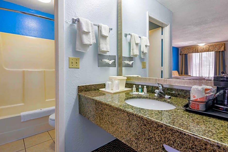 Quality Inn Sarasota North Near Lido Key Beach