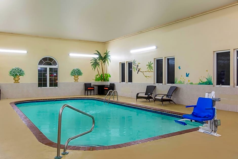 Super 8 by Wyndham Ottawa