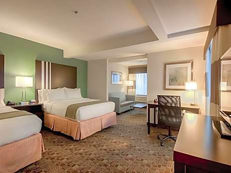 2 Queen Suite Sitting Area Part Ocean View Non-Smoking
