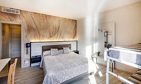 Family Room with Balcony and Lake View