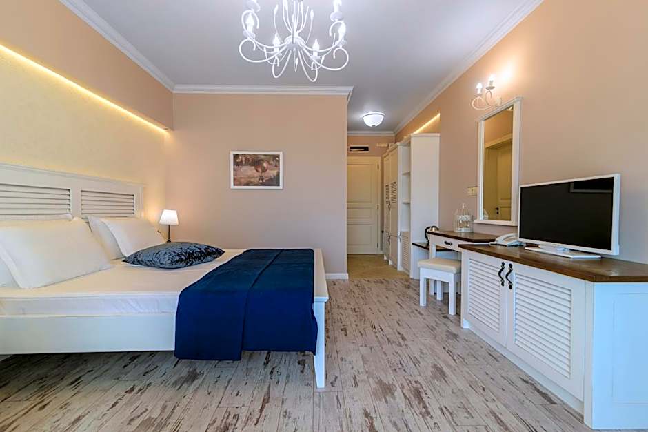 Sunny Castle Hotel - All Inclusive, Beach and Free parking