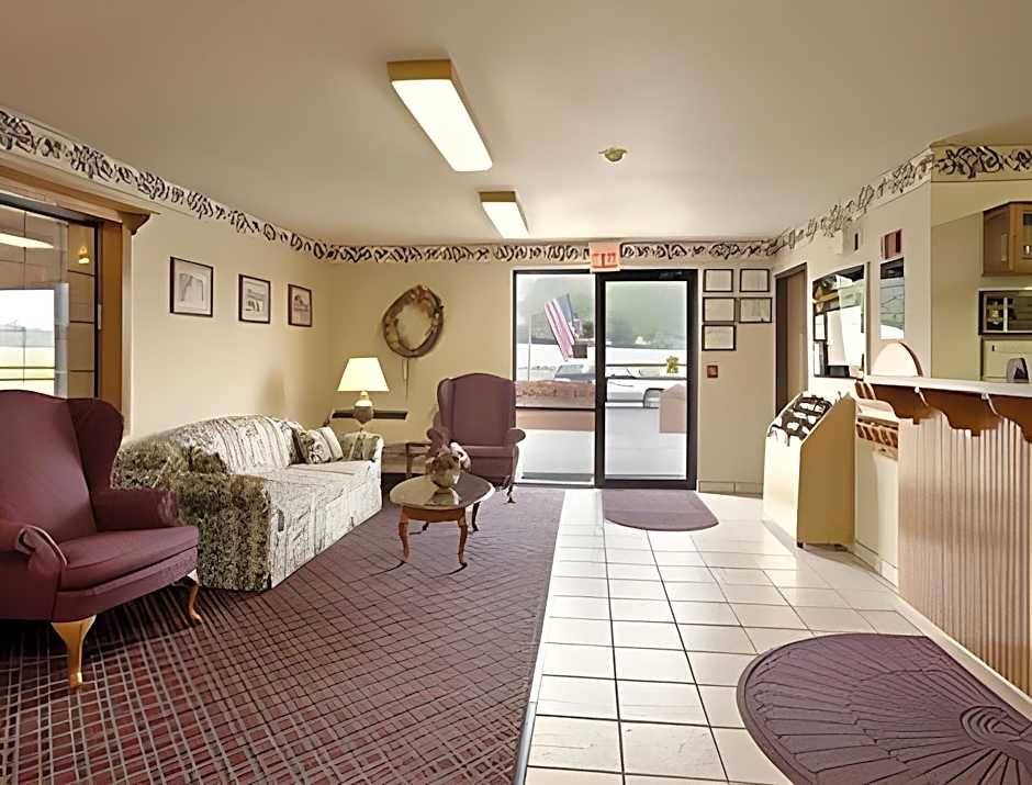 Super 8 by Wyndham Coshocton Roscoe Village