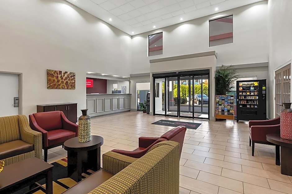Red Roof PLUS+ & Suites Atlanta Airport South