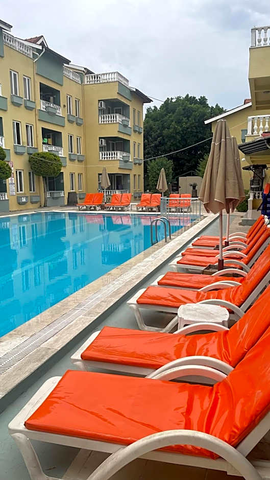 Club Sunset Apartments