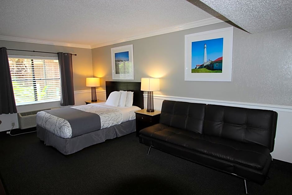 At Home Inn - Pensacola
