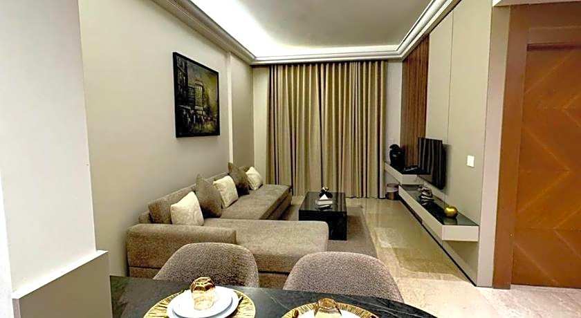 King Suites Hotel