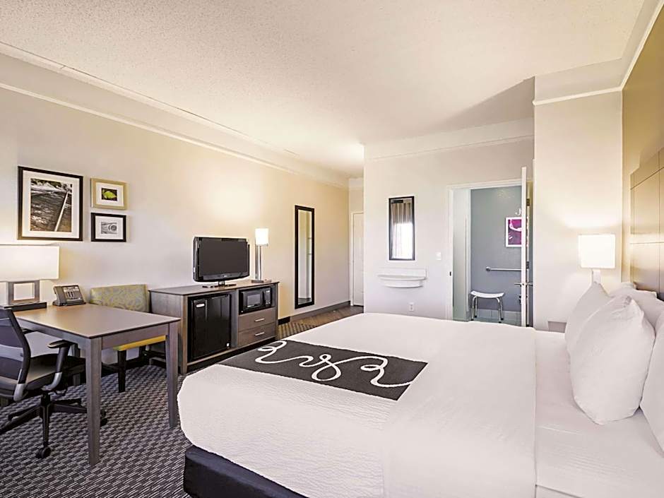 La Quinta Inn & Suites by Wyndham Austin at The Domain