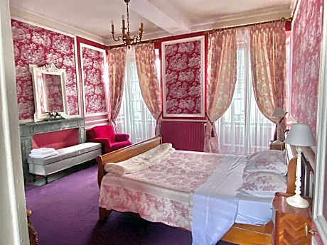 Deluxe King Suite