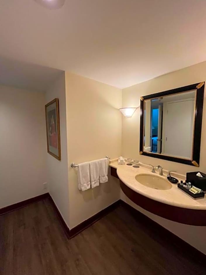 Cambridge Suites Toronto