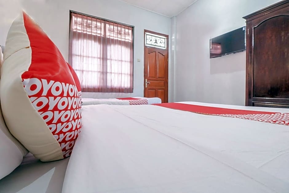 OYO 2411 Taman Mekar Beach Inn 2