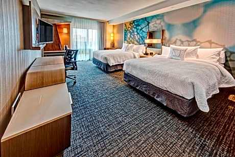 Queen Room with Two Queen Beds - Hearing Accessible