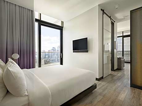 Deluxe Corner Suite with Wraparound Balcony