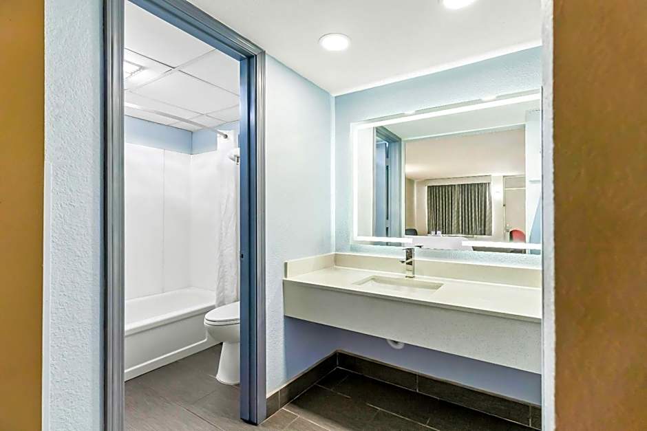 Days Inn by Wyndham Salina South