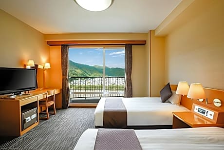 Superior Twin Room with Bathtub