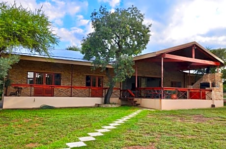 Muqurati Lodge - Dinokeng Game Reserve