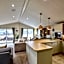 Heathery Lodge with Hot Tub