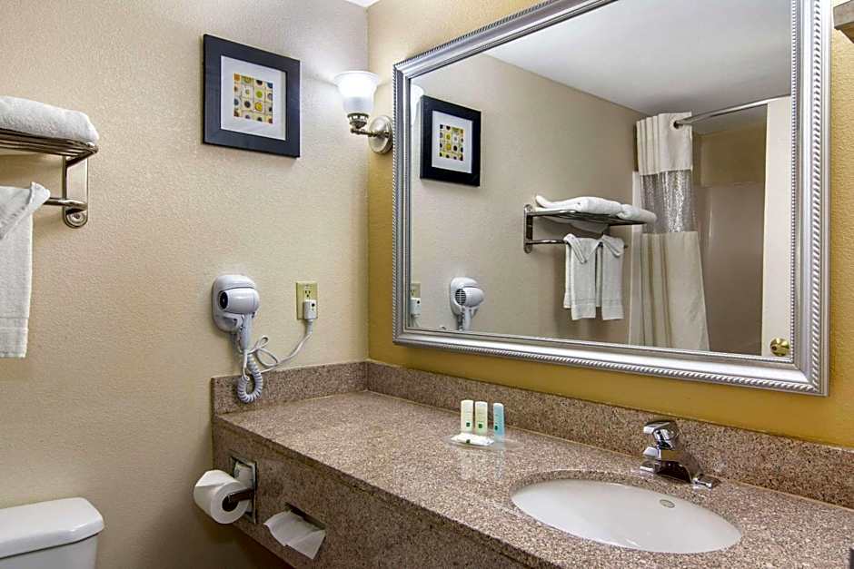 Quality Inn & Suites Union City - Atlanta South