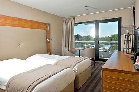 Classic Room with Queen Bed or Two Single Beds, Balcony and Forest View