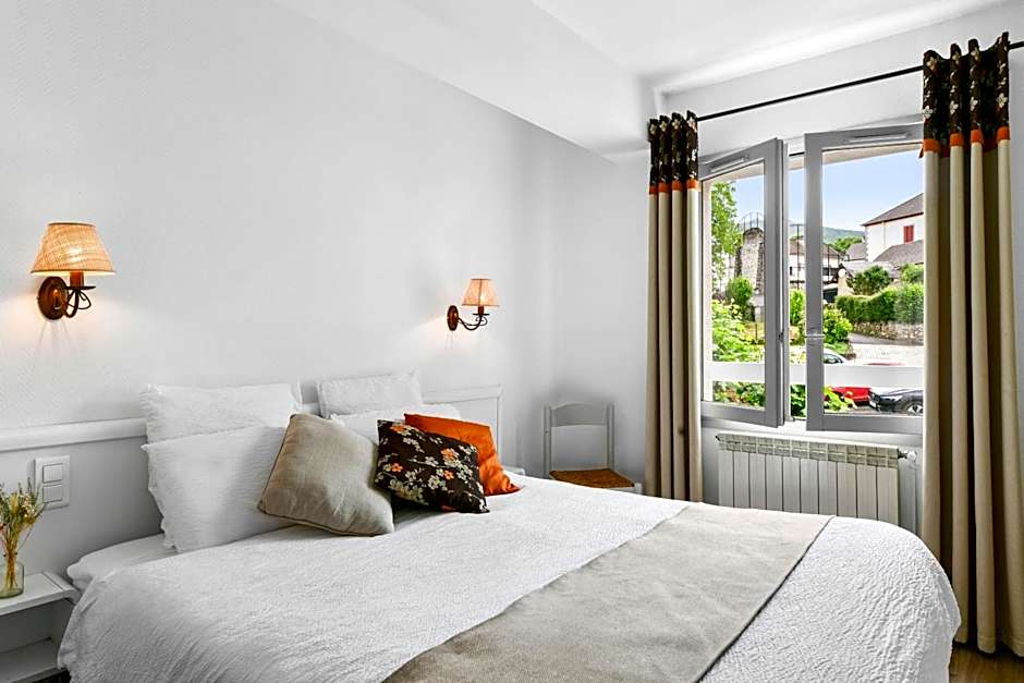 Logis Hôtel Etchemaïté