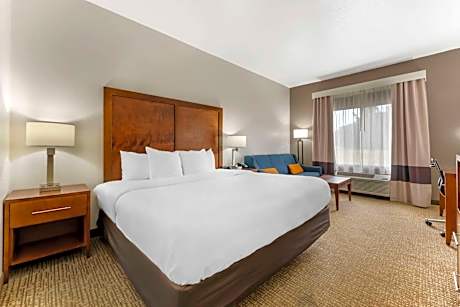 King Suite - Non-Smoking