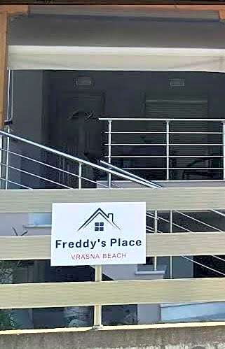 FREDDY'S PLACE