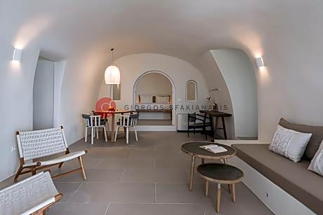 Junior Suite with Caldera & Sunset View